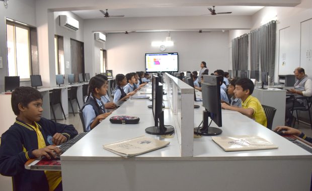 Computer Lab (1).JPG